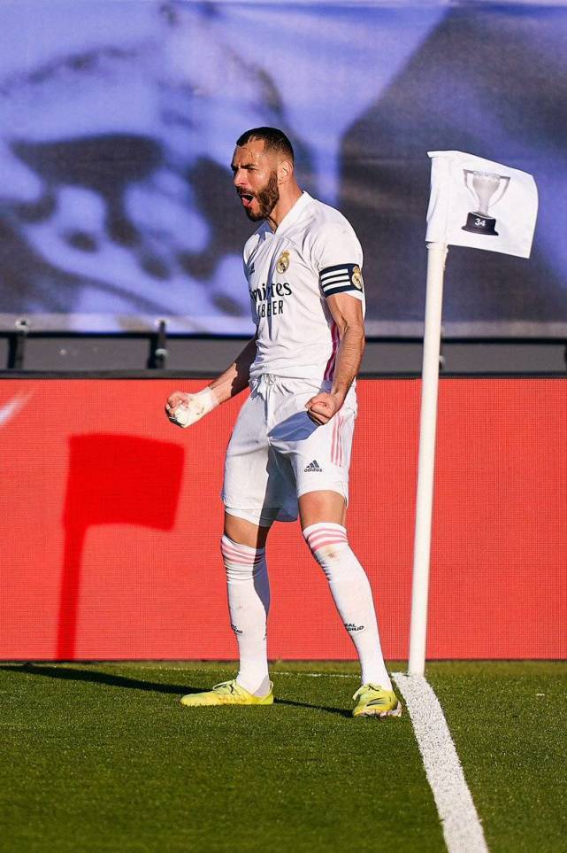 皇家马德里前锋本泽马独中两元，帮助球队晋级的简单介绍