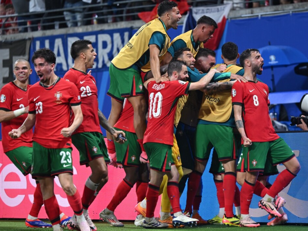 雷火电竞官网-射门神技！C罗连入两球助球队晋级