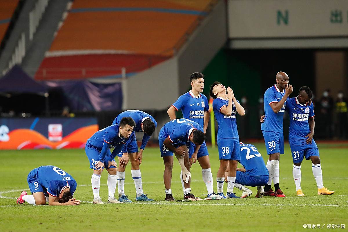 包含绿茵挑战：球队面对实力雄厚对手的词条