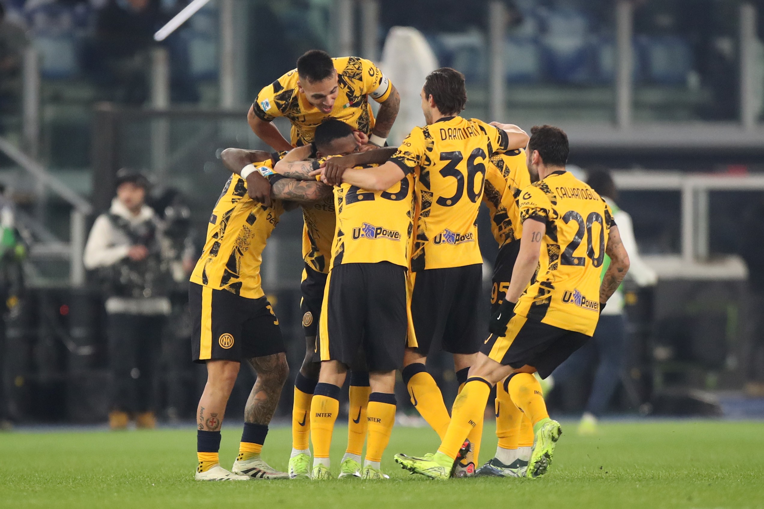 雷火电竞官网-拉齐奥主场迎战AC米兰，实力对决