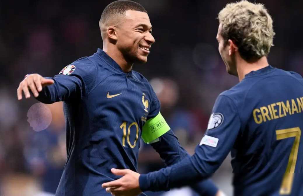 法国球员紧急换人出场,激励团队迎战 法国球员紧急换人出场,激励团队迎战