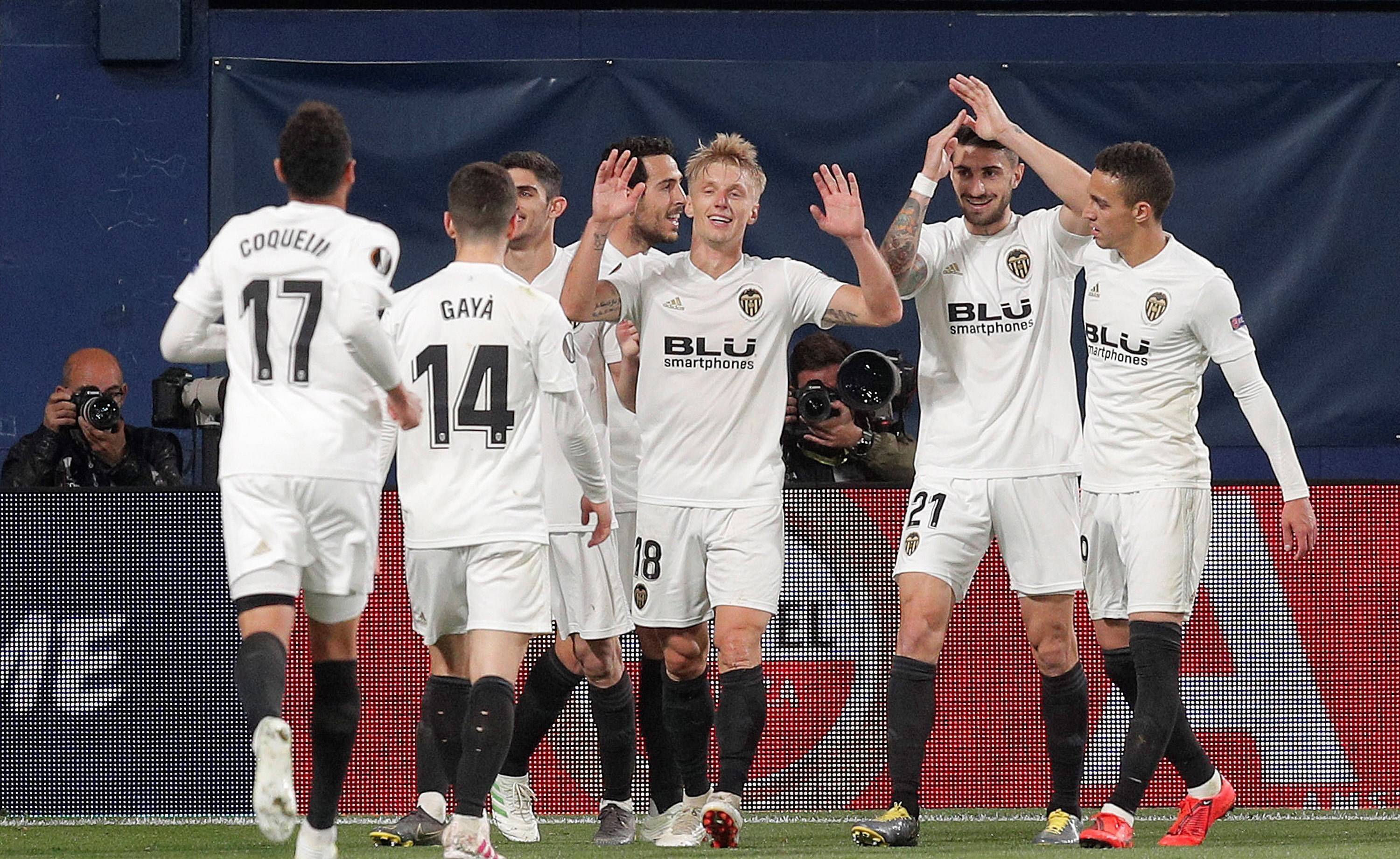 西甲联赛中某支球队依旧占据榜首位置