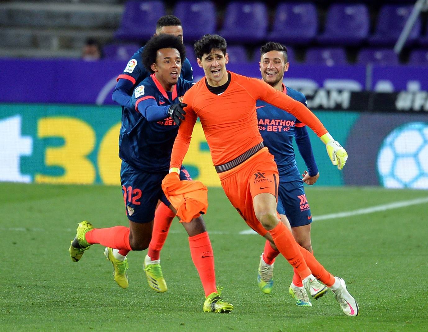 希腊险胜切尔西,苏亚雷斯刷新纪录 希腊险胜切尔西,苏亚雷斯刷新纪录