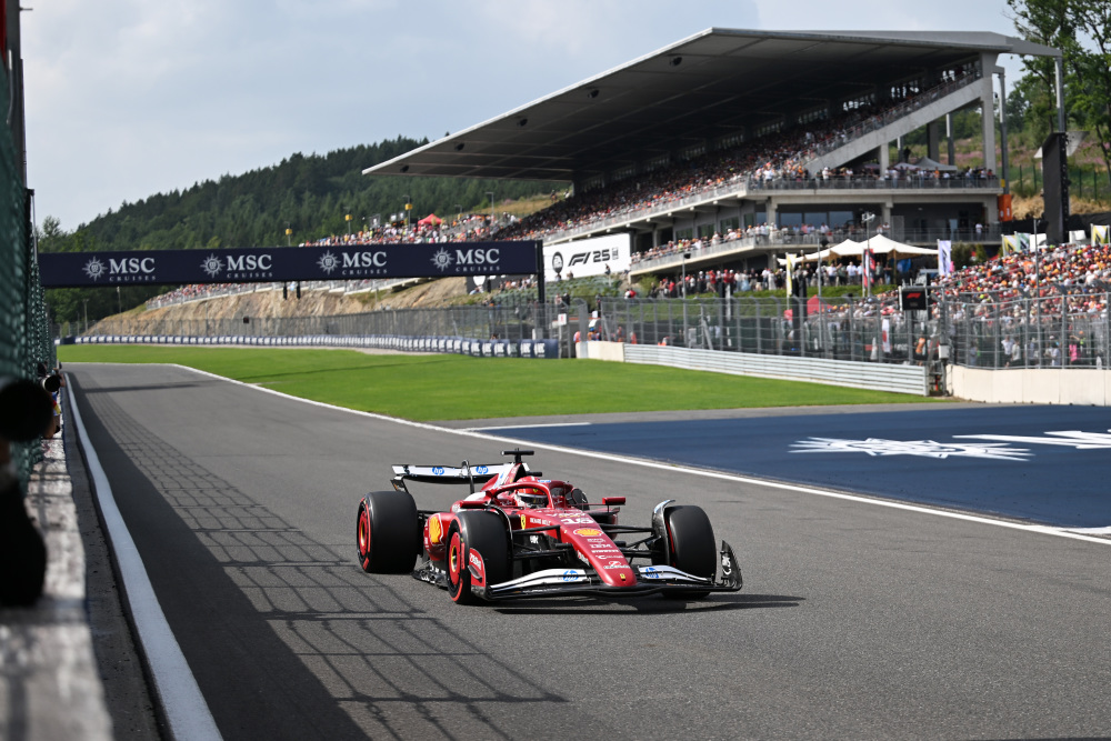 雷火电竞下载-红牛二队轻取雷诺车队，勒克莱尔关键制胜